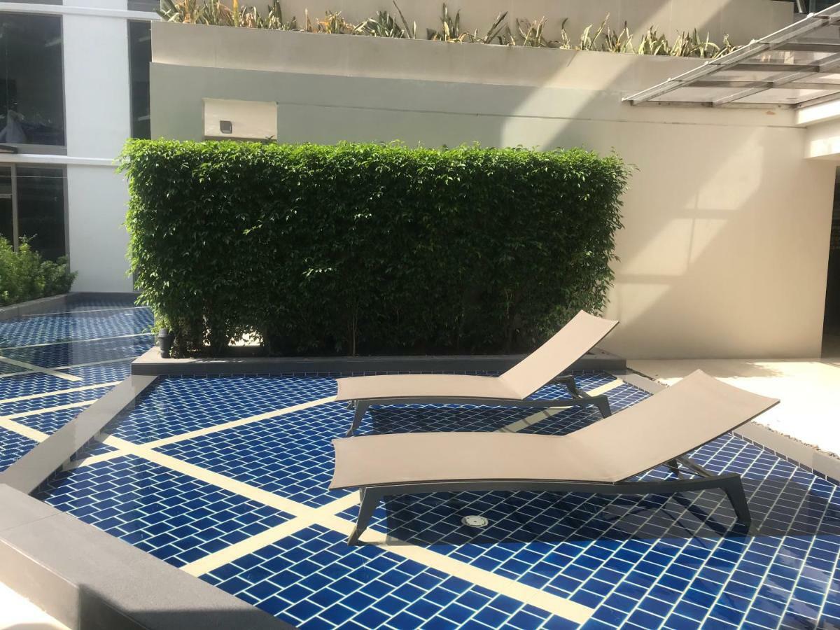 The Pine Hua Hin Apartment Bagian luar foto